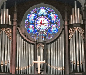 FIrst Presbyterian's (Atlanta) beautiful stained glass Rose window and pipe organs.